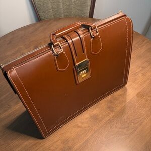 Korchmar Churchill Classic Top Frame Leather Lawyer Briefcase 18" Brown no key